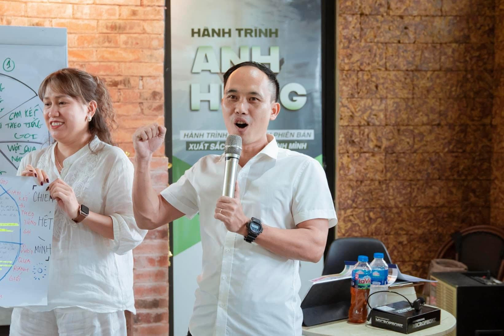 Trainer Đào Văn Xuân đứng lớp trực tiếp